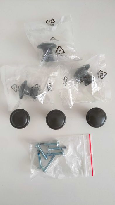 6 uchwytów meblowych z komody Ikea Hauga