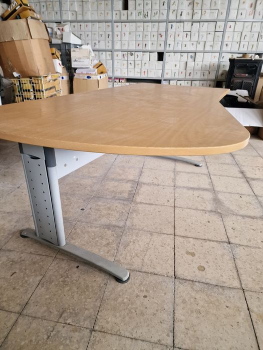 3 Secretárias espaçosas de madeira para escritório