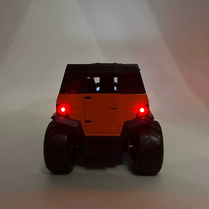 Металева Колекційна модель 1:24 Shaman 8×8 з підсвіткою фар, звуком