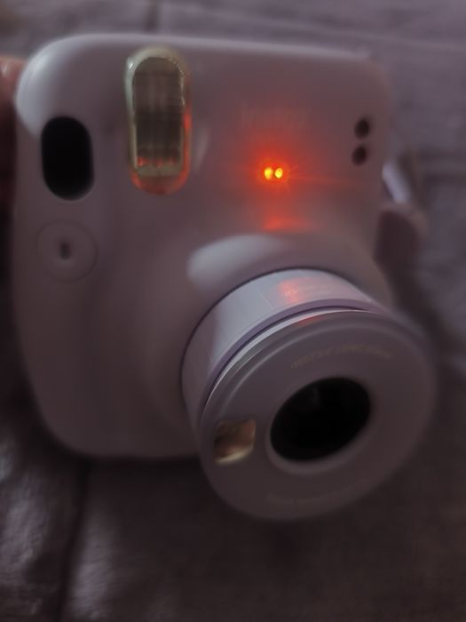 Câmara Instantânea Fujifilm Instax Mini 11 (Lilac Purple) – Como Nova
