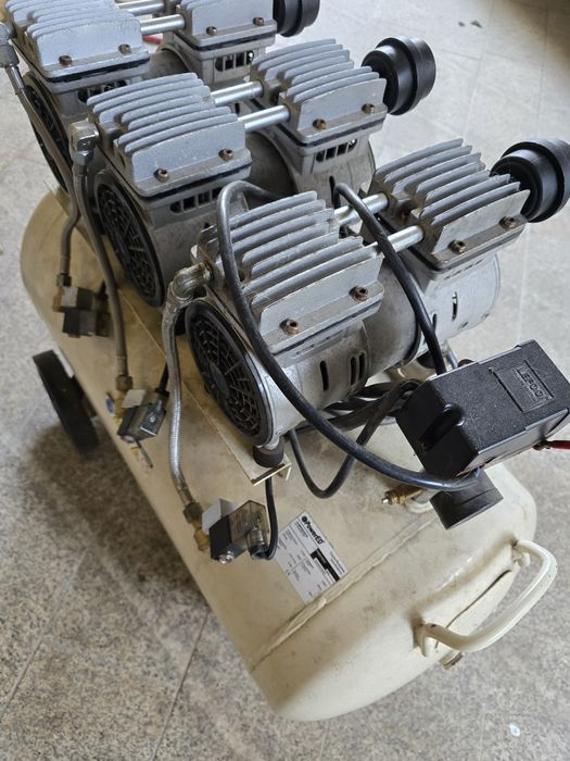 Compressor silencioso 3 Motores impecável