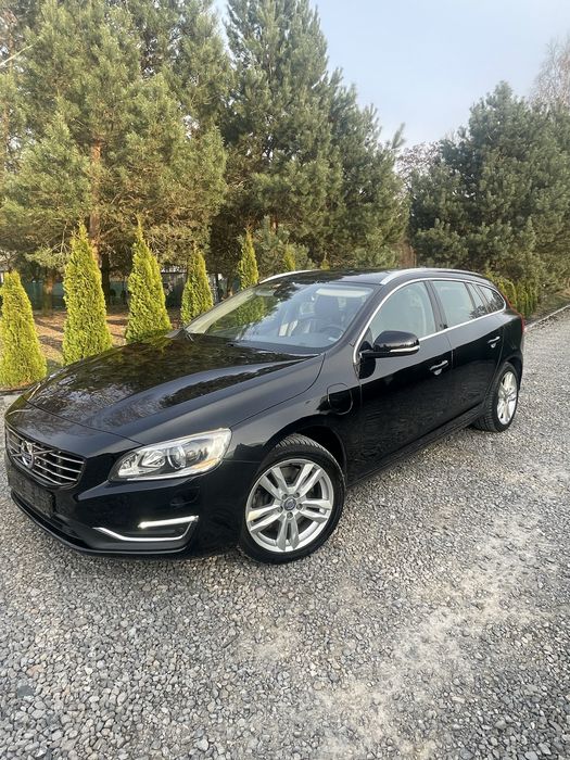 Volvo V60  2.4 D6 Summum 4x4 Plug in Hebryd ful !