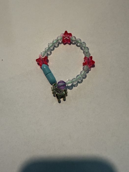 Pulseiras feitas pela minha filha de 6 anos que me pediu para vender