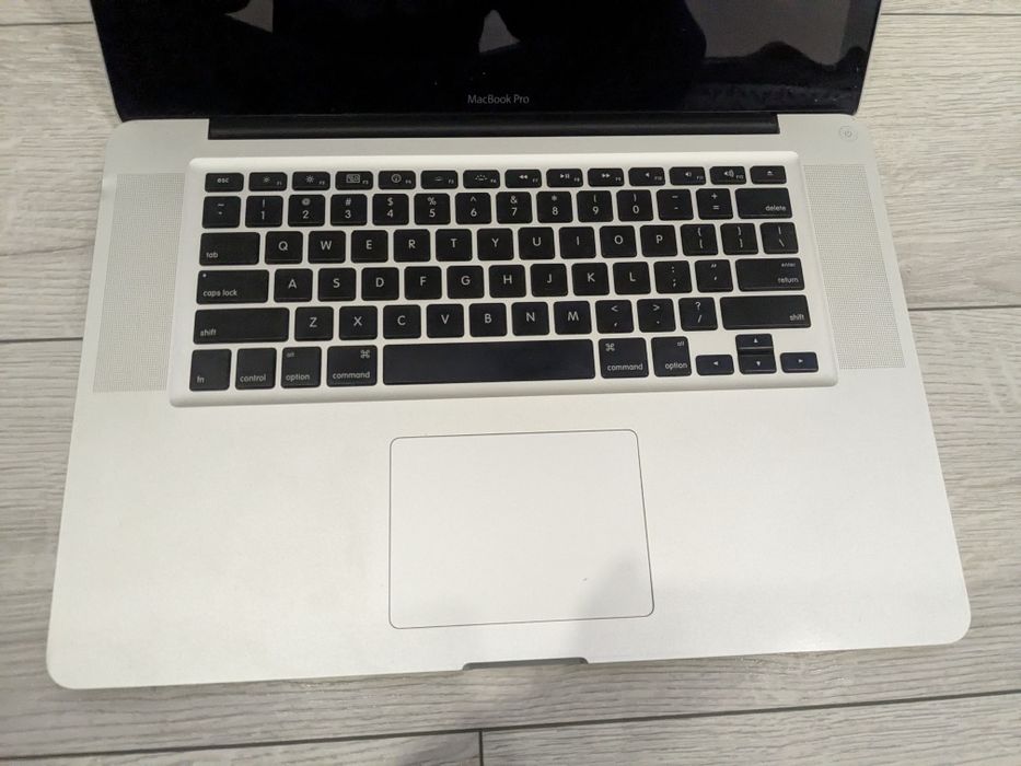 Apple Macbook Pro 15 4/128гб SSD 2.53ггц mid 2009 MC118LL/A