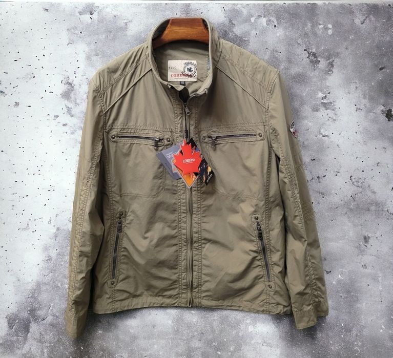 Мужская ветровка большого размера.