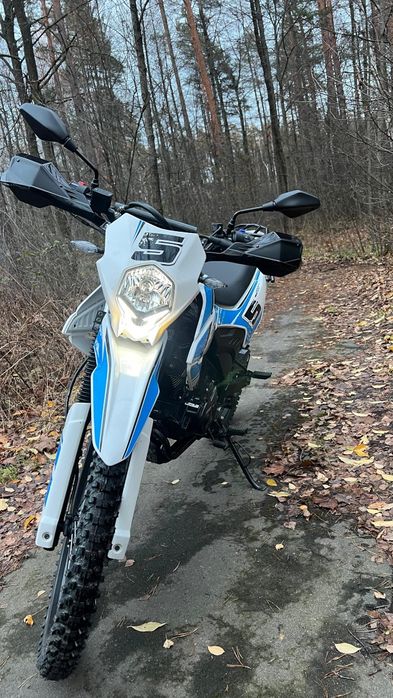 Продам мотоцикл лонкін 200 новий 1000км пробігу стан 10/10