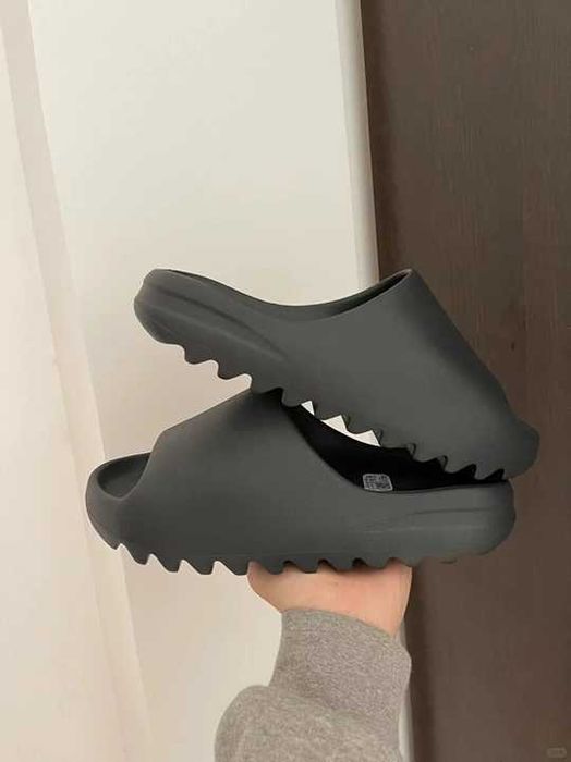 Yeezy_Slide_onyx_Czarny 37