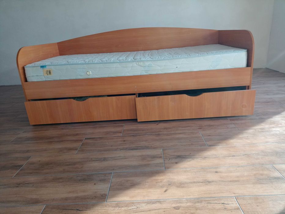 Дитяче ліжко з матрацом