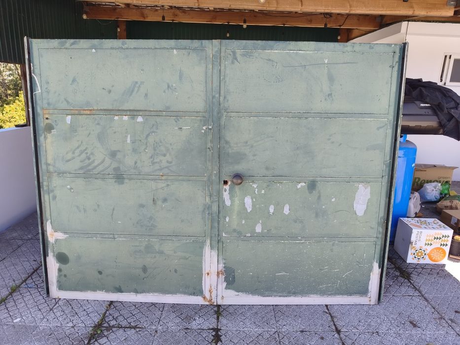 Portão de Ferro de 2 Folhas – 2.57m x 1.87m (Ideal para Garagem ou Anexo)