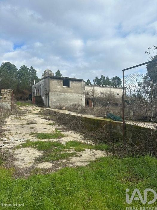 Hangar em Fornos de Maceira Dão de 860,00 m2