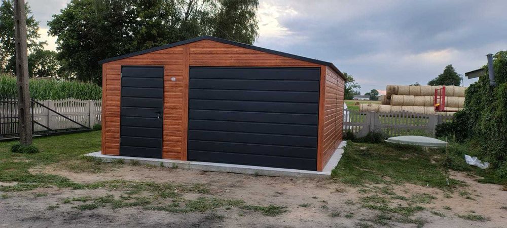 Garaż Blaszany, Blaszak