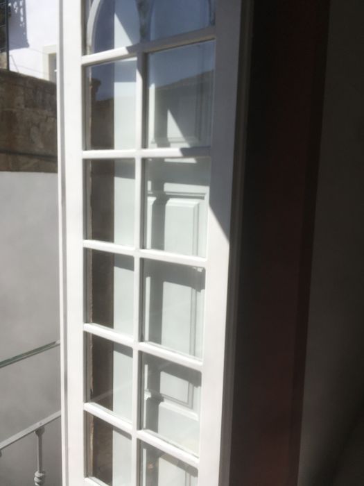 Restauros de portas e janelas pinturas acentamento de azulejos e varios outros biscates xona de guimaraes…