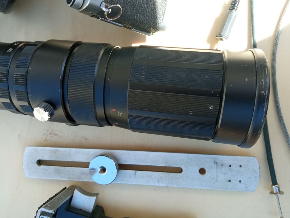 Máquinas fotográficas a funcionar. Uma Miranda,uma sony uma olimpus.