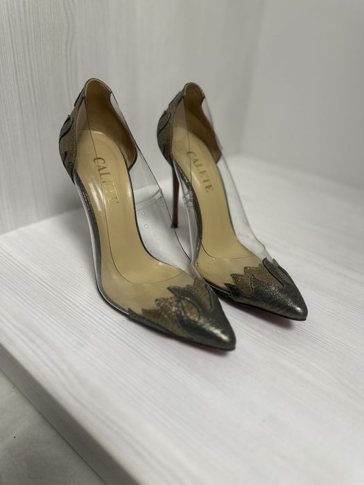 Нові туфлі золотого кольору з силіконом