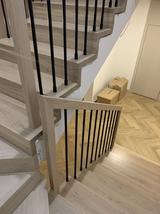 Schody dębowe na beton + balustrady – szybka wycena