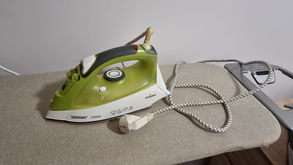 Żelazko Zelmer 28Z020, 2200 W, Navigator  Dobry stan. Sprawne