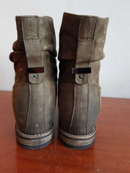Nowe zamszowe botki Carinii w stylu Isabel Marant