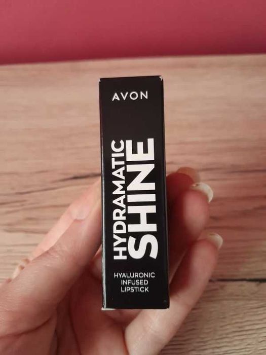 Lśniąca szminka z kwasem hialuronowym Hydramatic 3,6g Mauve Creme.