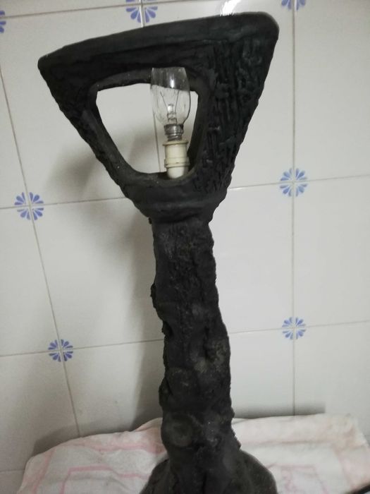 Candeeiro bonito pedras vulcânicas.