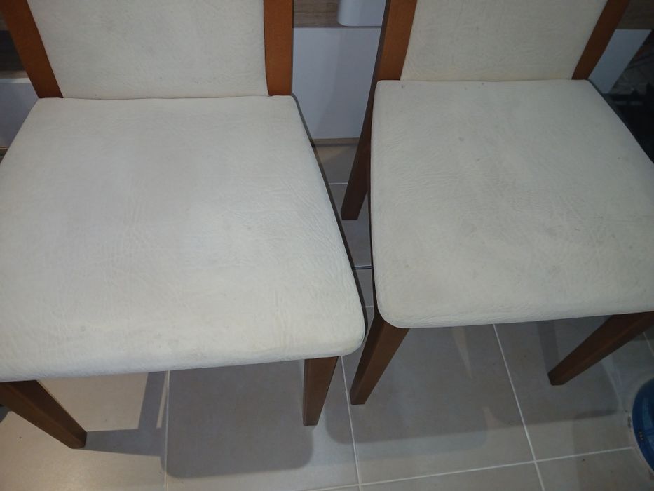 4 cadeiras  com  oferta das forras