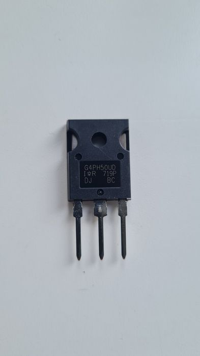 Транзистор  и конденсаторы продам