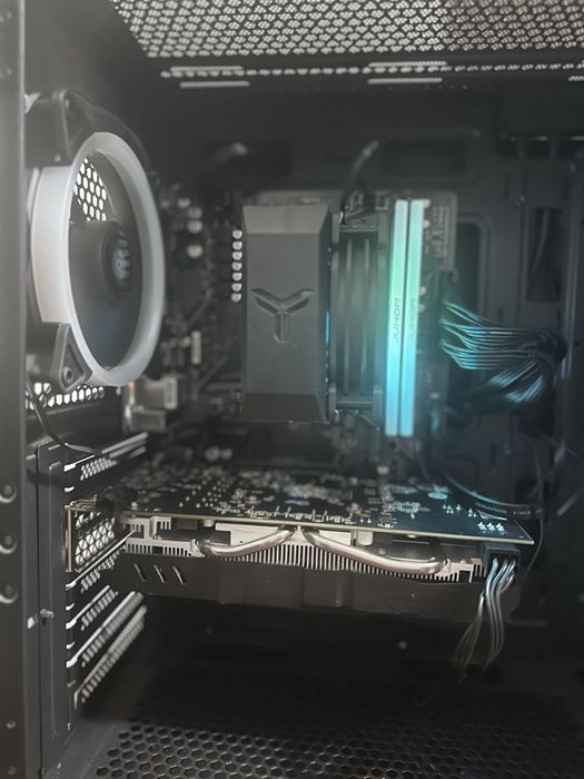 PC Gamer Full AMD508319934050488321