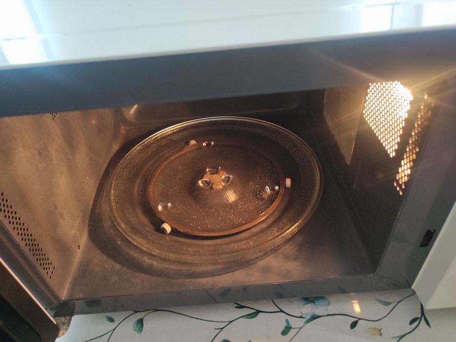 Mikrofalówka Logik L23CW13E - grill+termoobieg