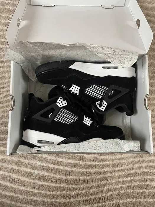 Jordan 4 Retro White Thunder R.42