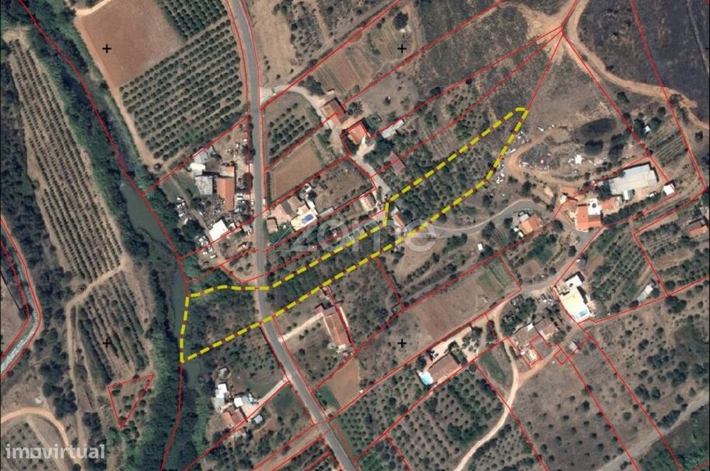 Moradia com terreno junto à Barragem do Arade