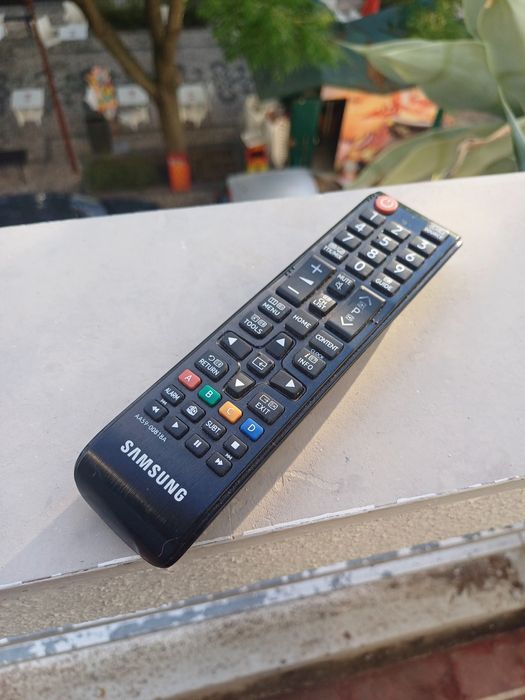 Ecrã Profissional Sumsung 32" HG32EE460FK LED HD 1360X768