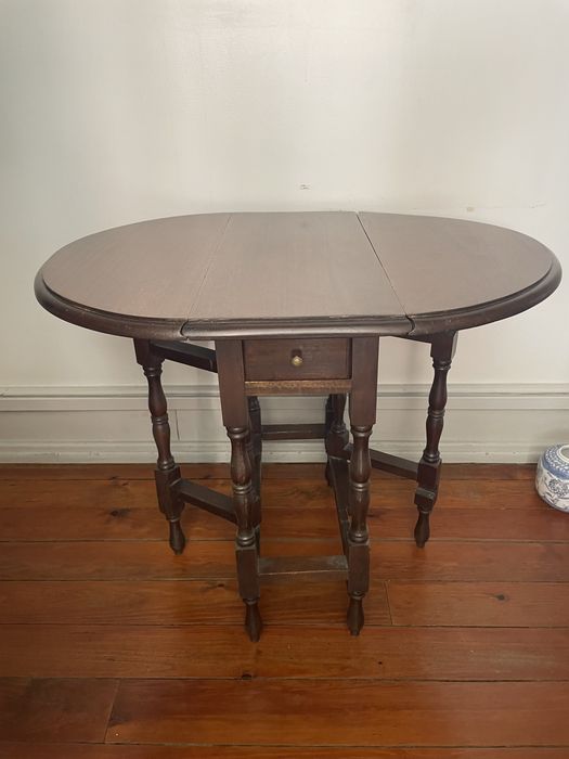 Mesa de apoio de madeira