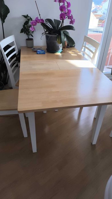 Mesa de jantar extensível até 6 pessoas