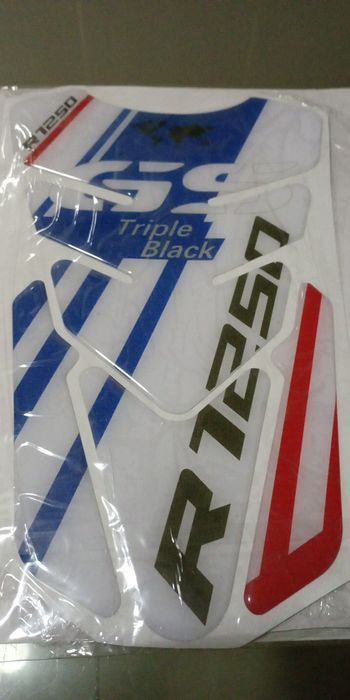 Наклейка на топливный бак мотоцикла