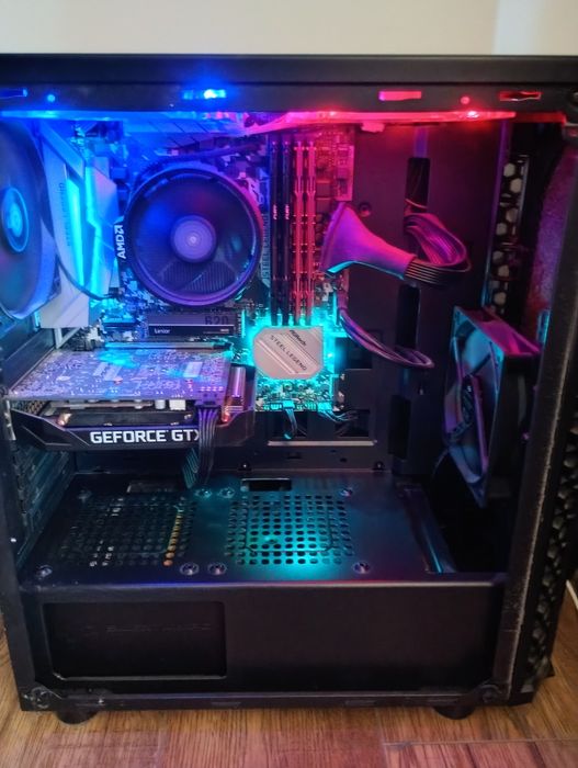 Komputer gamingowy  + myszka klawiatura monitor słuchawki kierownica