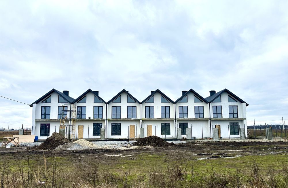 Таунхаус 58 м² + дворик 25 м² | Без комісії | Військбуд