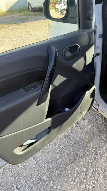 Viatura Renault Kangoo Comprida