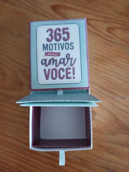 Caixa em cartão '365 motivos para amar você'