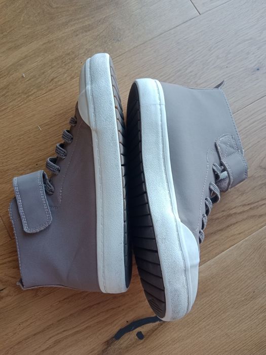 Buty trampki wysokie ocieplane na rzep brązowe beżowe HM rozm. 35