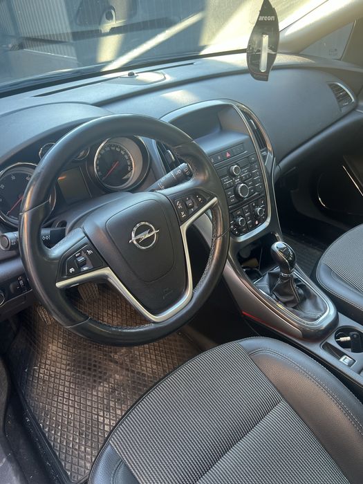 Продам Opel Astra j