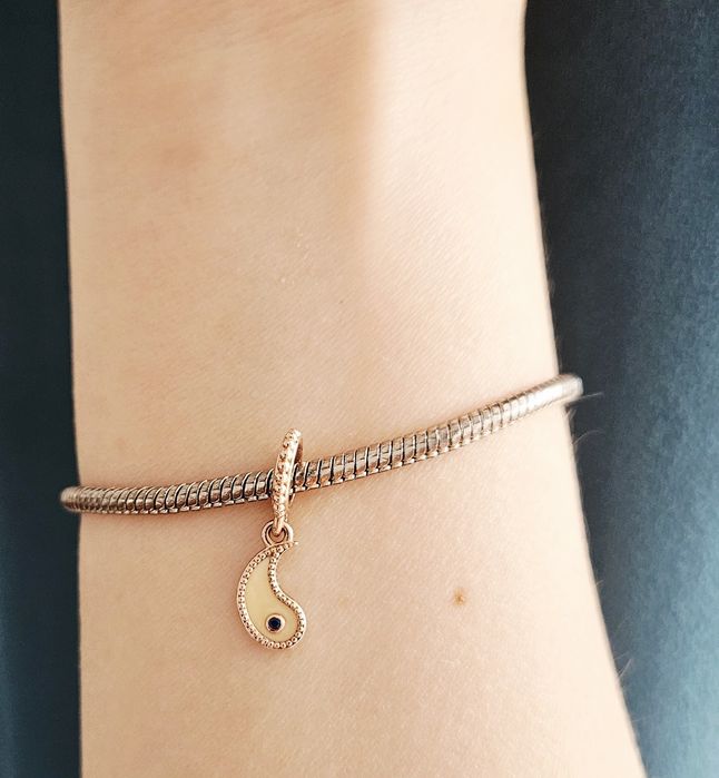 Pandora charms złoty