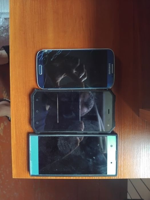 Продам смартфони