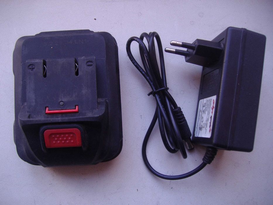 Аккумулятор 18v 2Ah Li-ion с зарядным для него 18v 2a б/у