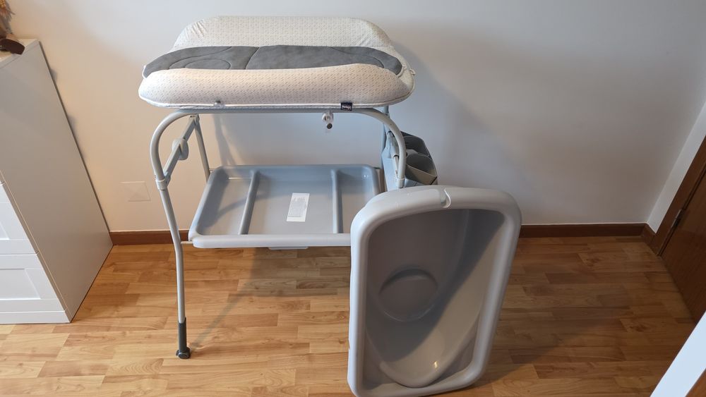 Fraldário com Banheira Chicco – Como Novo