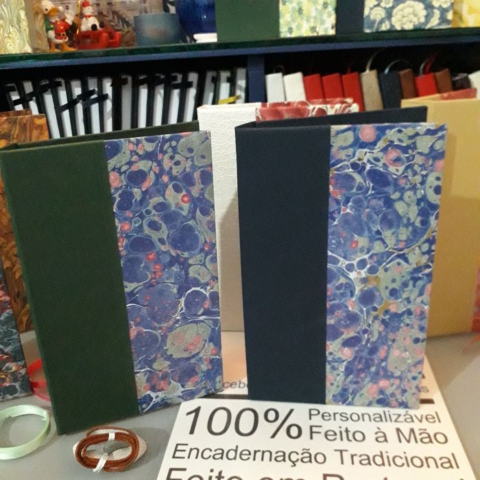 Livro de Apontamentos à antiga com papéis marmoreados/fantasia 13x21cm