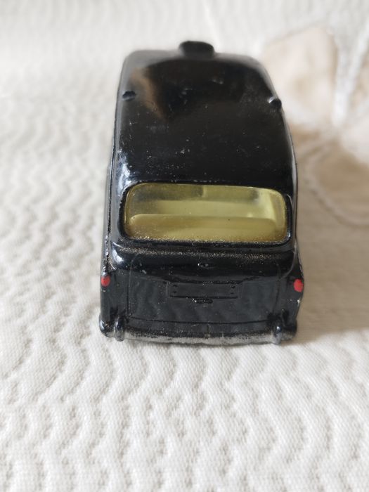 Corgi toys modelo 418 representando um táxi londrino Austin
