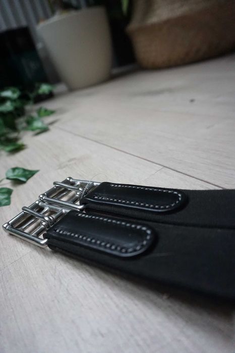 Popręg Kentaur 125 z fartuchem i naturalnym futrem - nowy