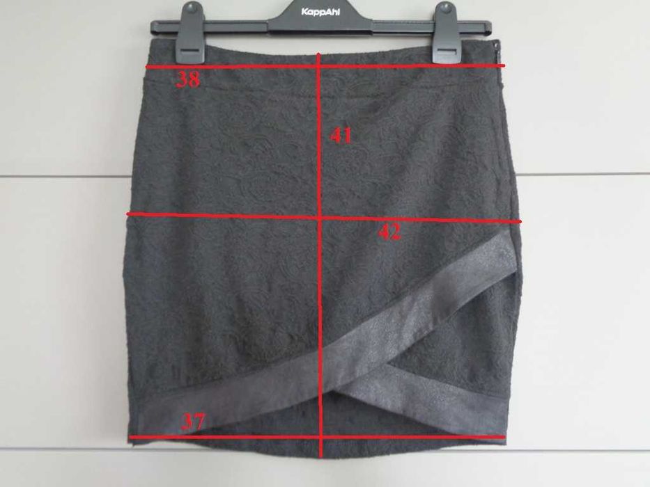 Czarna mini spódnica Stradivarius M