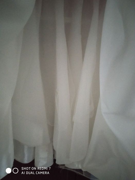 Бомбезна бальна сукня