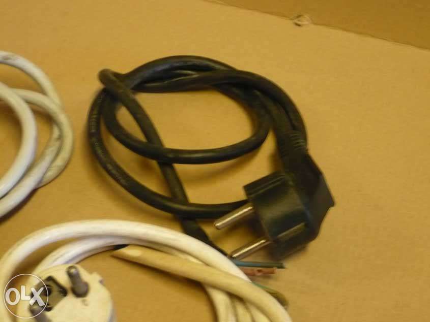 Cabos eléctricos com ficha