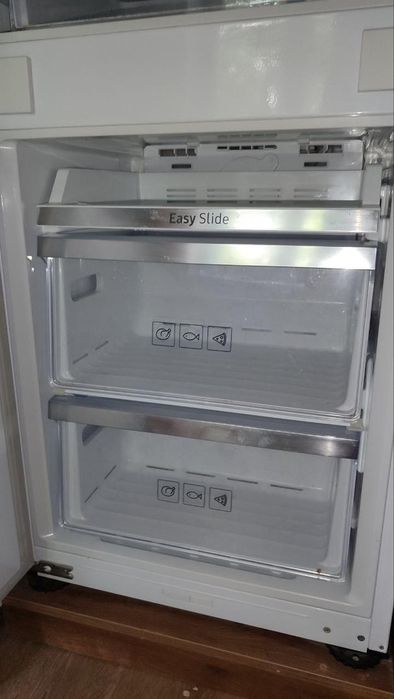 Samsung  холодильник встраиваемый  как новый